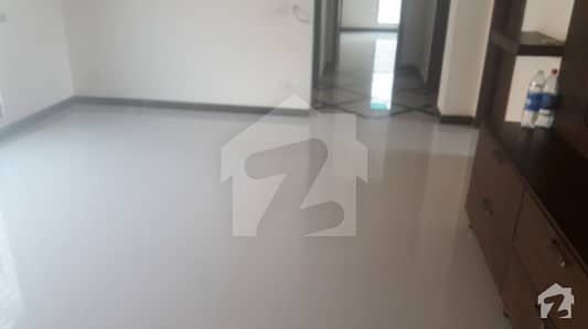 1 Kanal Upper Portion Available For Rent 1 Kanal Upper Portion Available For Rent