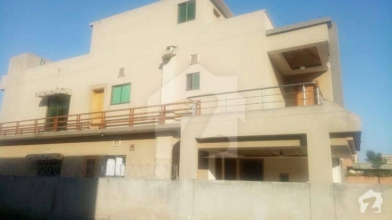 10 Marla 5 Bed house 4 RENT