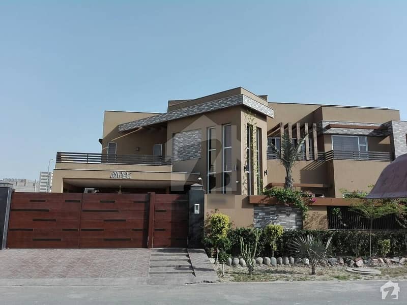 ایڈن ویلی فیصل آباد میں 5 کمروں کا 1 کنال مکان 6 کروڑ میں برائے فروخت۔