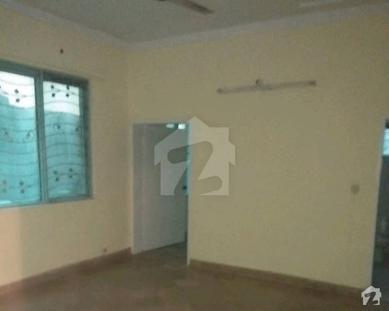 1 Kanal Commercial Lower Portion Is Available For Rent