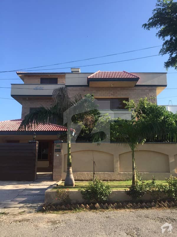 1 Kanal House Is Available For Sale