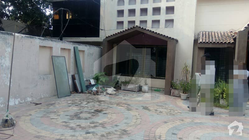 گلبرگ 3 گلبرگ لاہور میں 8 کمروں کا 2 کنال مکان 3. 25 لاکھ میں کرایہ پر دستیاب ہے۔