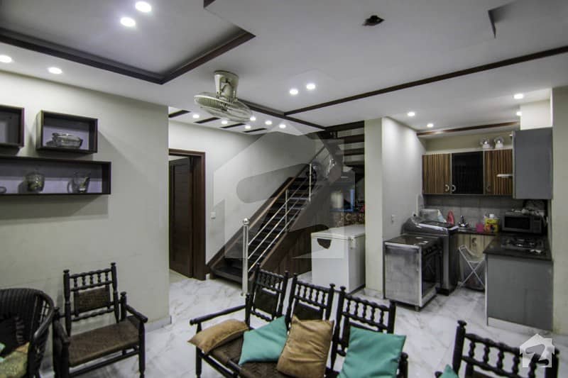 ڈی ایچ اے فیز 5 ڈیفنس (ڈی ایچ اے) لاہور میں 5 کمروں کا 10 مرلہ مکان 3.7 کروڑ میں برائے فروخت۔