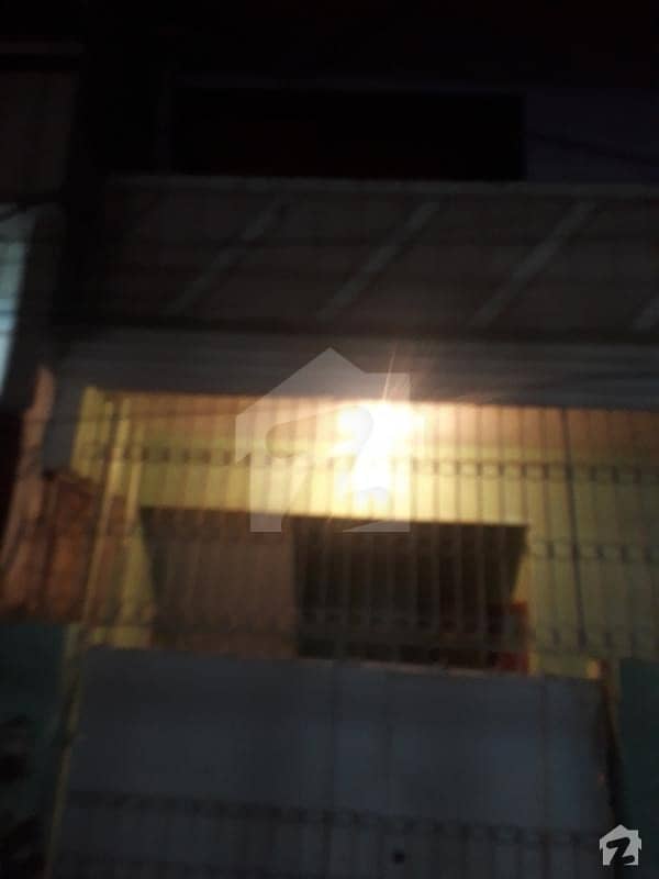 مسکان چورنگی کراچی میں 4 کمروں کا 4 مرلہ مکان 80 لاکھ میں برائے فروخت۔
