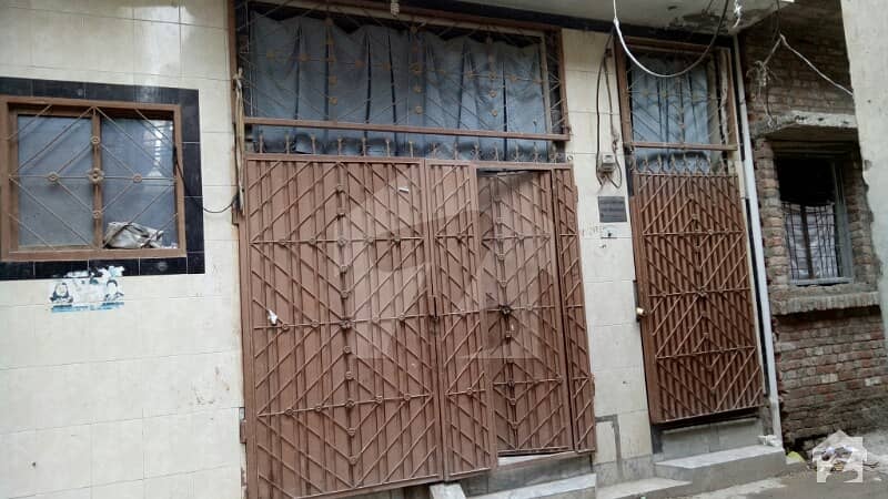 اچھرہ لاہور میں 5 کمروں کا 2 مرلہ مکان 67 لاکھ میں برائے فروخت۔