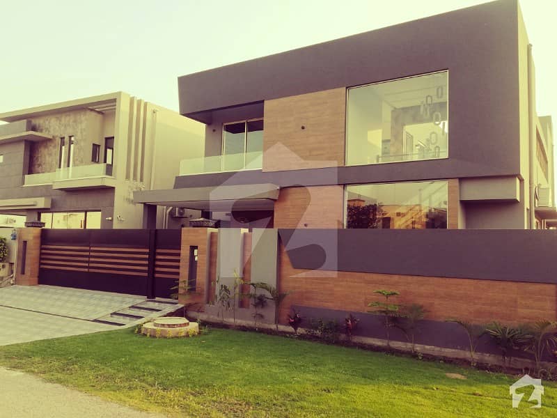 1 Kanal Luxurious Bungalow for Sale in Phase 6 DHA
