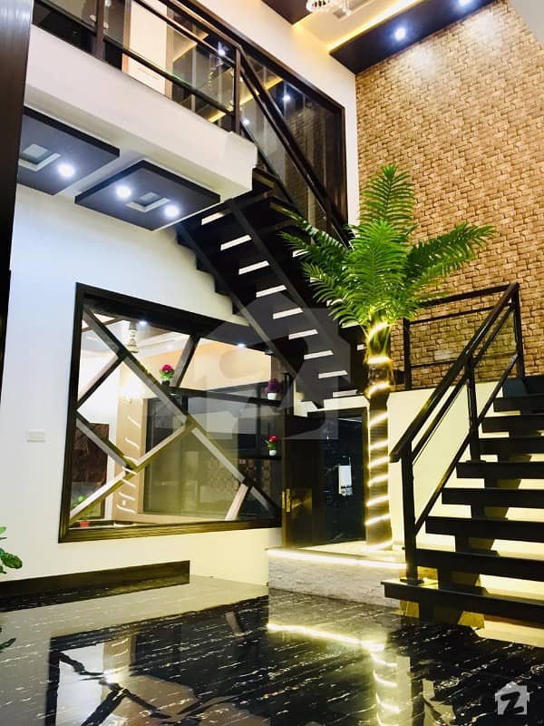 ائیر ایوینیو ڈی ایچ اے فیز 8 ڈی ایچ اے ڈیفینس لاہور میں 5 کمروں کا 1 کنال مکان 3.65 کروڑ میں برائے فروخت۔