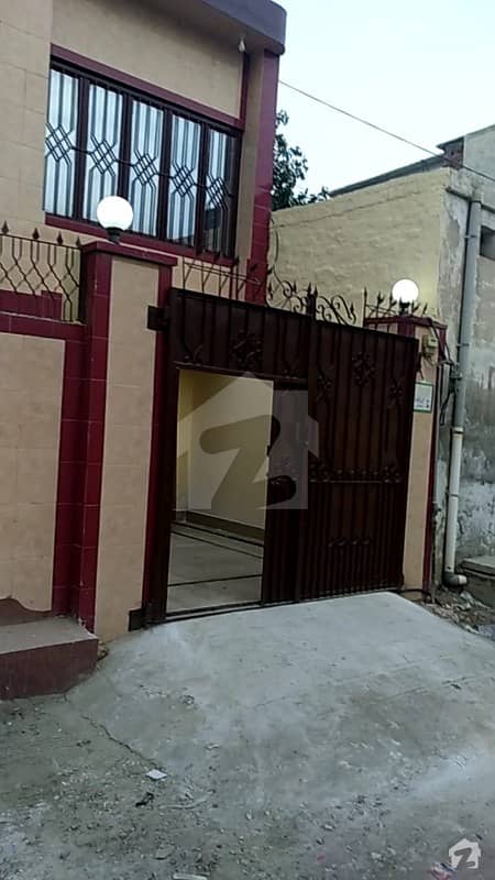 خیابان سرور ڈیرہ غازی خان میں 3 کمروں کا 7 مرلہ مکان 1.8 کروڑ میں برائے فروخت۔