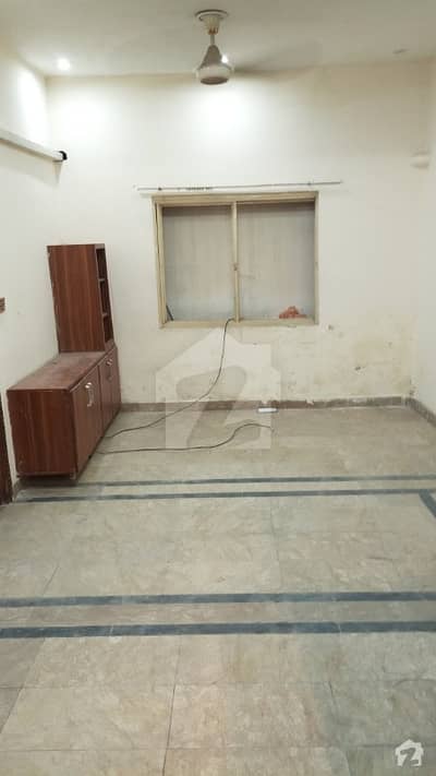 ملت کالونی راولپنڈی میں 3 کمروں کا 5 مرلہ زیریں پورشن 22 ہزار میں کرایہ پر دستیاب ہے۔