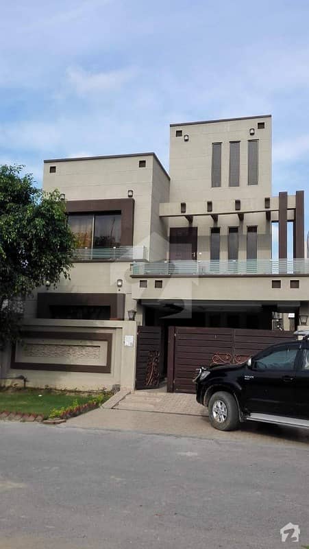9 Marla Beautiful Full House For Rent in BB Block Bahria Town Lahore
