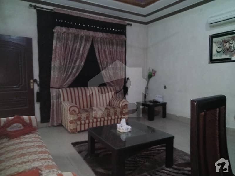 مسلم ٹاؤن فیصل آباد میں 5 کمروں کا 13 مرلہ مکان 2 کروڑ میں برائے فروخت۔
