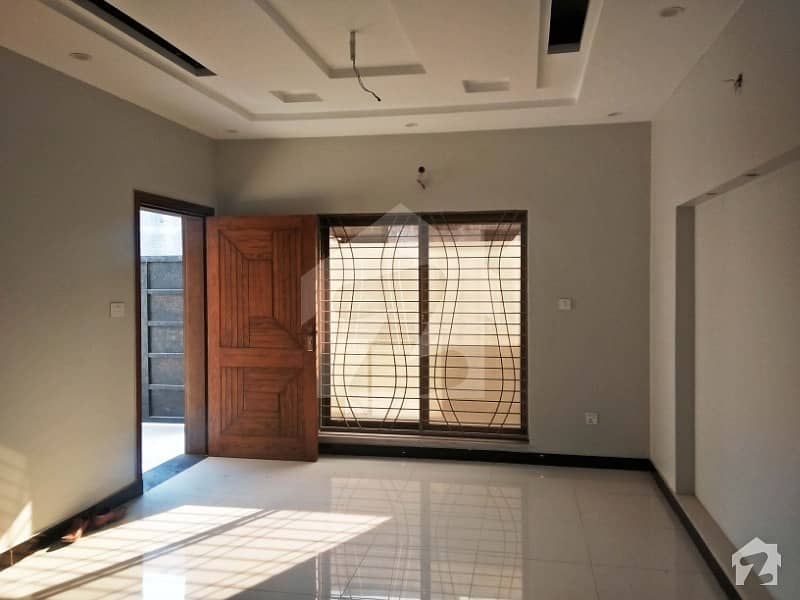 Kashmir Road 5 Marla Brand New House Available For Rent