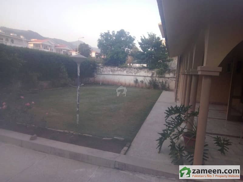 House For Sale In E7 Street No 10 House no _____ 1000 Ghaz House For Sale In E7 Street No 10 House no _____ 1000 Ghaz
