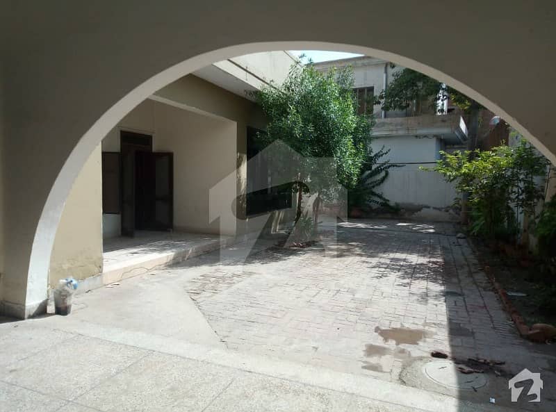 1 Kanal Double Storey House For Rent 1 Kanal Double Storey House For Rent