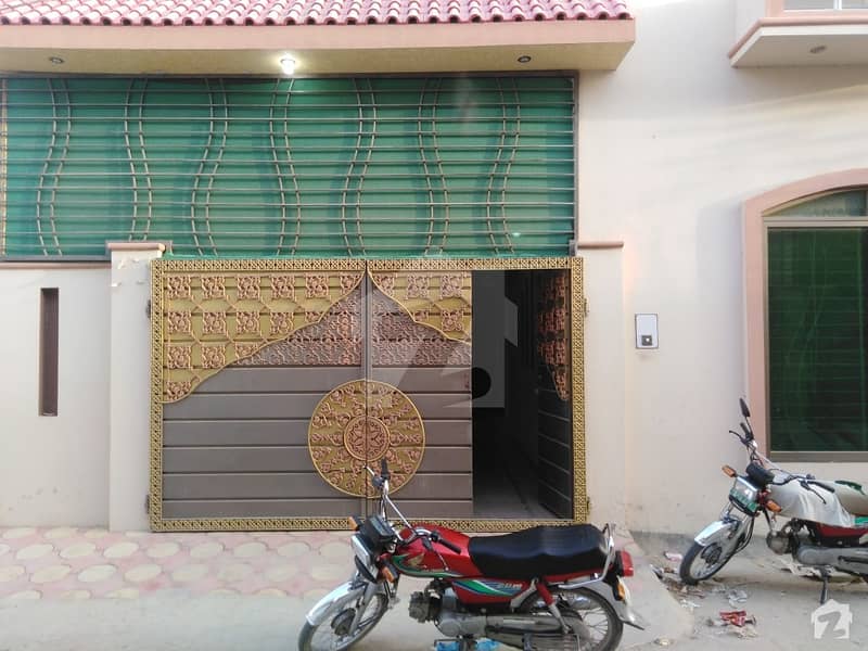 ساجد عوام کالونی بہاولپور میں 3 کمروں کا 6 مرلہ مکان 25 ہزار میں کرایہ پر دستیاب ہے۔