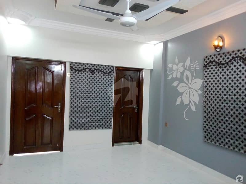 بہادر آباد گلشنِ اقبال ٹاؤن کراچی میں 3 کمروں کا 7 مرلہ فلیٹ 1. 8 کروڑ میں برائے فروخت۔