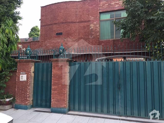 32 Marla Semi Commercial House On Peco Road For Rent In Posh Area For Residence And School