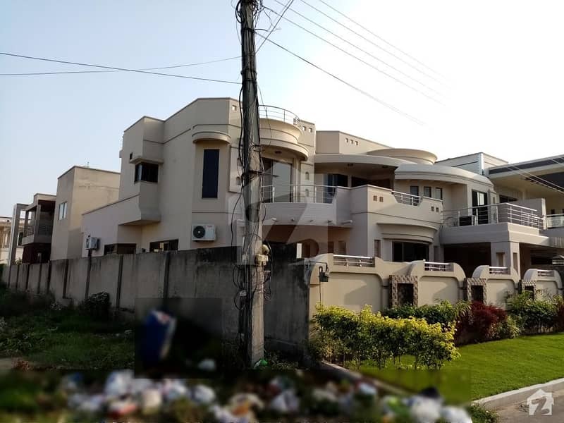 WellBuilt House Available At Good Location Garden Town, Gujranwala