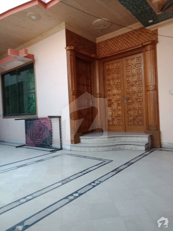 مسلم ٹاؤن فیصل آباد میں 4 کمروں کا 8 مرلہ مکان 1.5 کروڑ میں برائے فروخت۔
