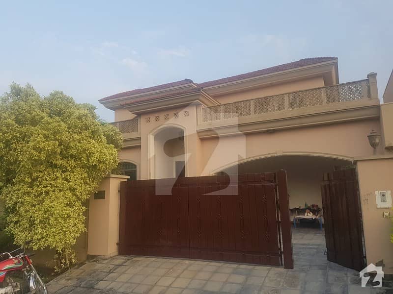 1 Kanal Facing Park Out Class Bungalow With 1 Kanal Lawn  Basement Available In SUI GASS Phase 1 B