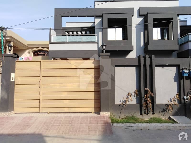 نشیمن کالونی ملتان میں 4 کمروں کا 10 مرلہ مکان 1.3 کروڑ میں برائے فروخت۔