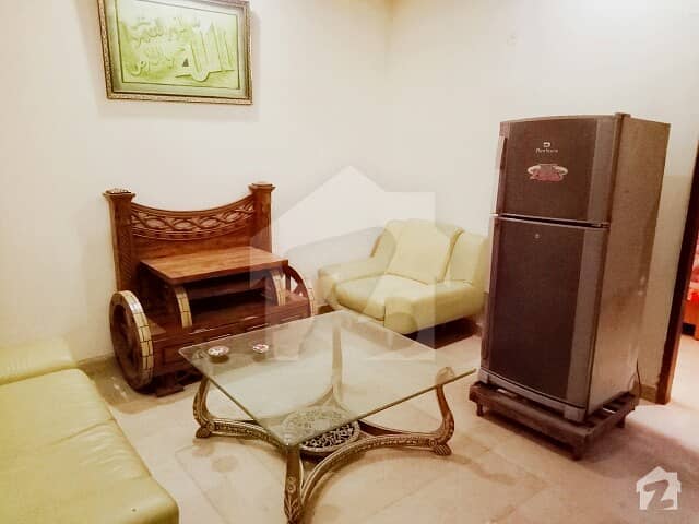 ڈی ایچ اے فیز 3 - بلاک زیڈ فیز 3 ڈیفنس (ڈی ایچ اے) لاہور میں 1 کمرے کا 5 مرلہ کمرہ 22 ہزار میں کرایہ پر دستیاب ہے۔