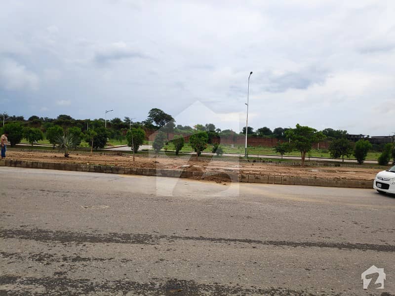 8 Marla Commercial Plot For Sale  Near To Possession