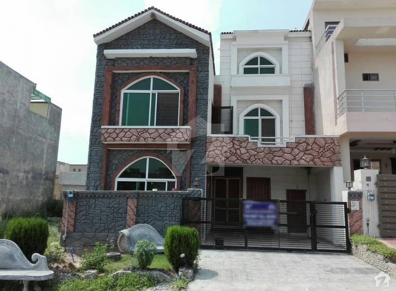 Double Storey House Available For Rent In Media Town - Block A