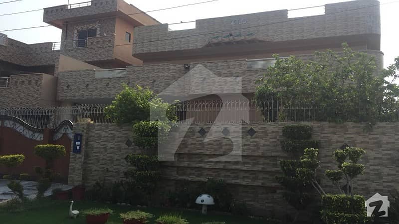 1 KANAL BEAUTIFUL HOUSE AVAILABLE FOR SALE