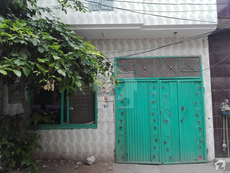 شیرشاہ کالونی - راؤنڈ روڈ لاہور میں 2 کمروں کا 3 مرلہ بالائی پورشن 15 ہزار میں کرایہ پر دستیاب ہے۔