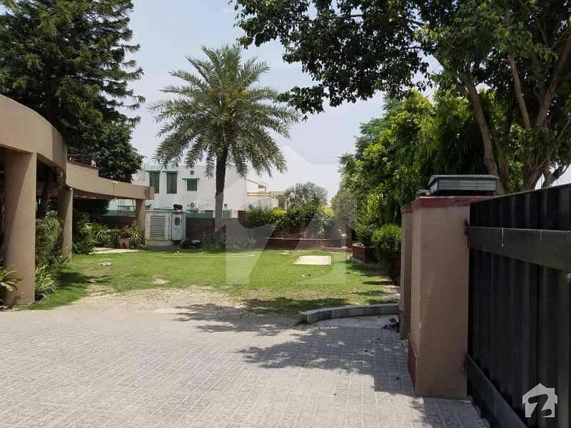 Dha Phase 3 X Block 2 Kanal 6 Bedrooms House Available For Rent