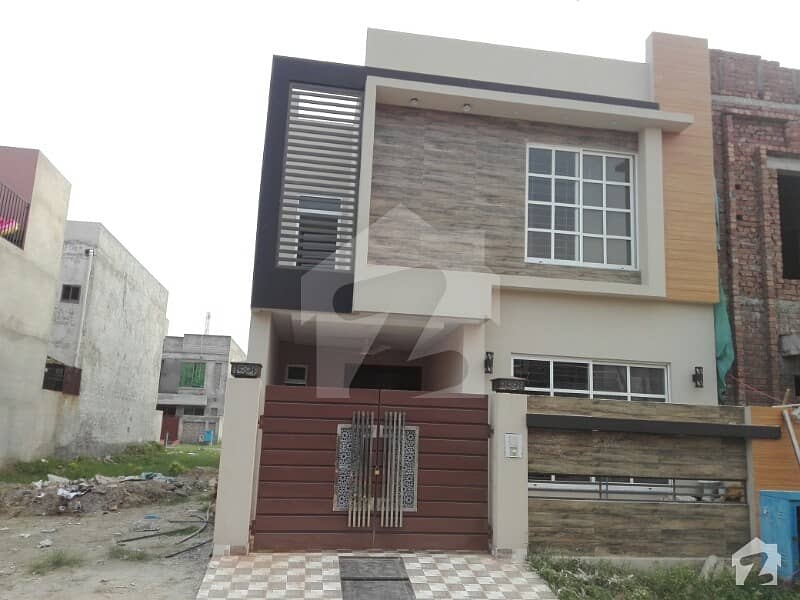 پیراگون سٹی ۔ وُوڈز بلاک پیراگون سٹی لاہور میں 3 کمروں کا 5 مرلہ مکان 1.25 کروڑ میں برائے فروخت۔