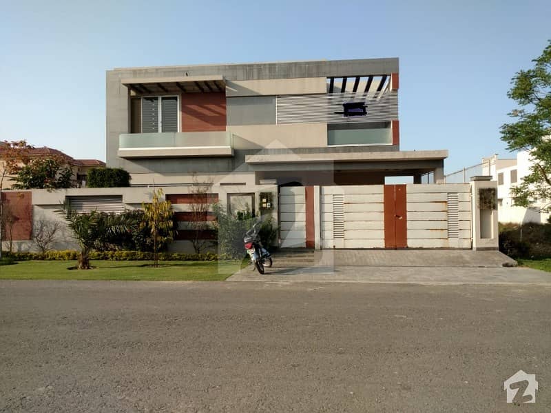 Cheapest Price Bungalow For Sale Near Facing Park And Gloria Jeans