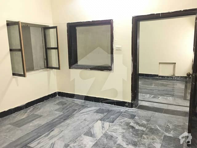 گلستانِ جناح کالونی راولپنڈی میں 2 کمروں کا 7 مرلہ بالائی پورشن 28 ہزار میں کرایہ پر دستیاب ہے۔