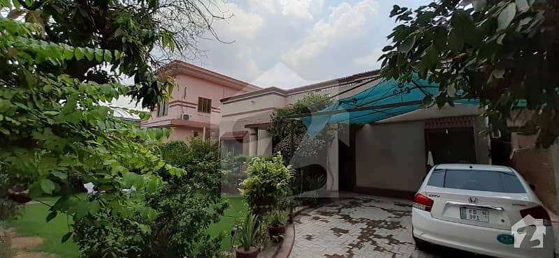 شالیمار پارک فیصل آباد میں 3 کمروں کا 1 کنال مکان 1.75 کروڑ میں برائے فروخت۔