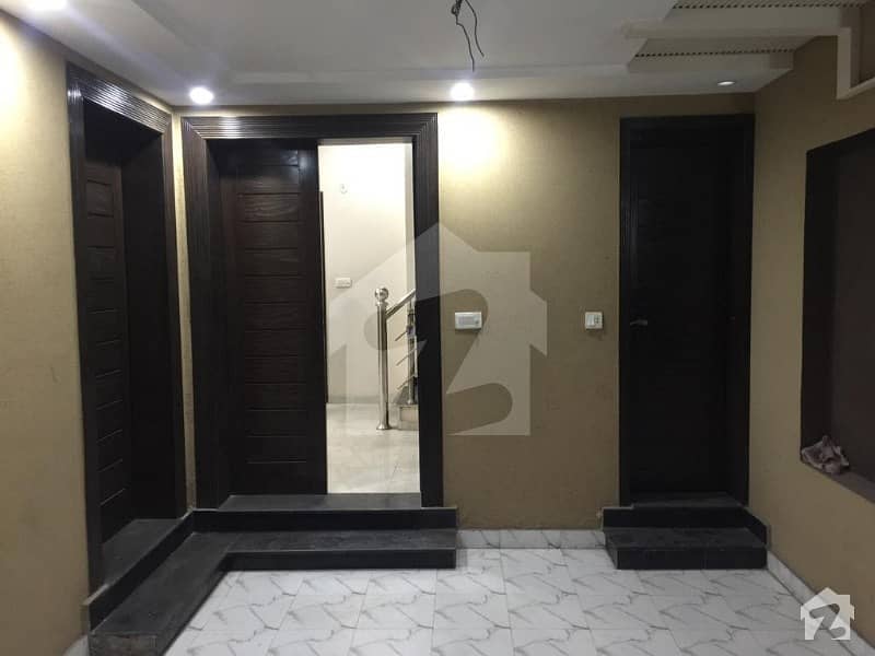 کینال گارڈنز - بلاک اے اے کینال گارڈن لاہور میں 3 کمروں کا 5 مرلہ مکان 95 لاکھ میں برائے فروخت۔