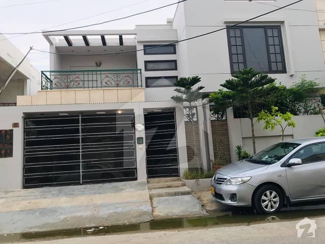 400 Yards Beautiful Owner Built Bungalow Is Available For Sale