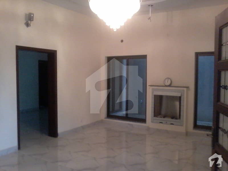 ویلینشیاء ہاؤسنگ سوسائٹی لاہور میں 5 کمروں کا 16 مرلہ مکان 3.2 کروڑ میں برائے فروخت۔
