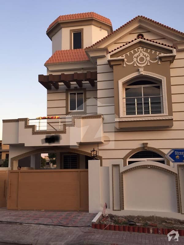 Bahria Town Phase 7 10 Marla Luxury House For Sale On Investor Rate Near To Masjid Park And Commercial Area