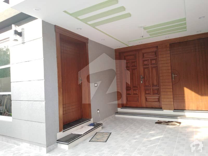 5 MARLA LIKE NEW DOUBLE STORY HOUSE AVALABLE NEAR BY PARK AND MOSQUE