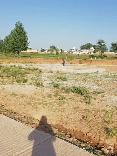 Beautiful location, near bahria enclave and parkview societies. Roads, sewage all done. Very reasonable price. Come and visit, surely u will not miss this opportunity. Beautiful location, near bahria enclave and parkview societies. Roads, sewage all done. Very reasonable price. Come and visit, surely u will not miss this opportunity.