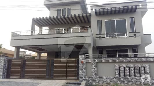 سوان گارڈن اسلام آباد میں 7 کمروں کا 1 کنال مکان 2.95 کروڑ میں برائے فروخت۔ سوان گارڈن اسلام آباد میں 7 کمروں کا 1 کنال مکان 2.95 کروڑ میں برائے فروخت۔
