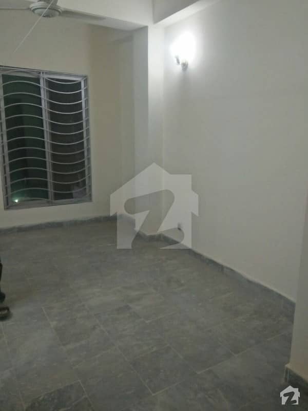 1 Room 2nd Floor Portion For Rent in Gulraiz