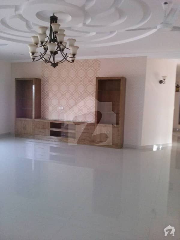 2 Kanal Prime Location Bungalow For Rent In Dha Lahore