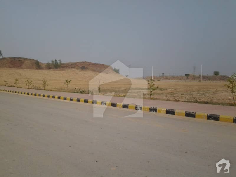 Islamabad Motorway 15 mints to new isb Airport 5 kanal 10 kanal Farm house plot for sale in easy Installments