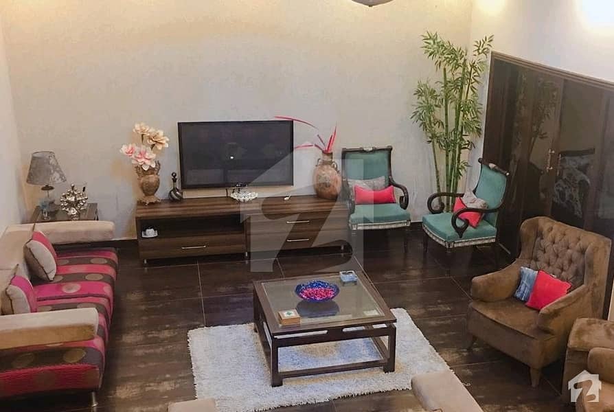 فیصل ٹاؤن لاہور میں 4 کمروں کا 10 مرلہ مکان 2.8 کروڑ میں برائے فروخت۔