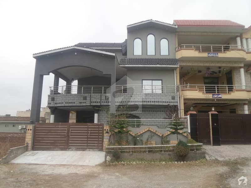 کلفٹن ٹاؤن شپ راولپنڈی میں 6 کمروں کا 10 مرلہ مکان 1. 42 کروڑ میں برائے فروخت۔