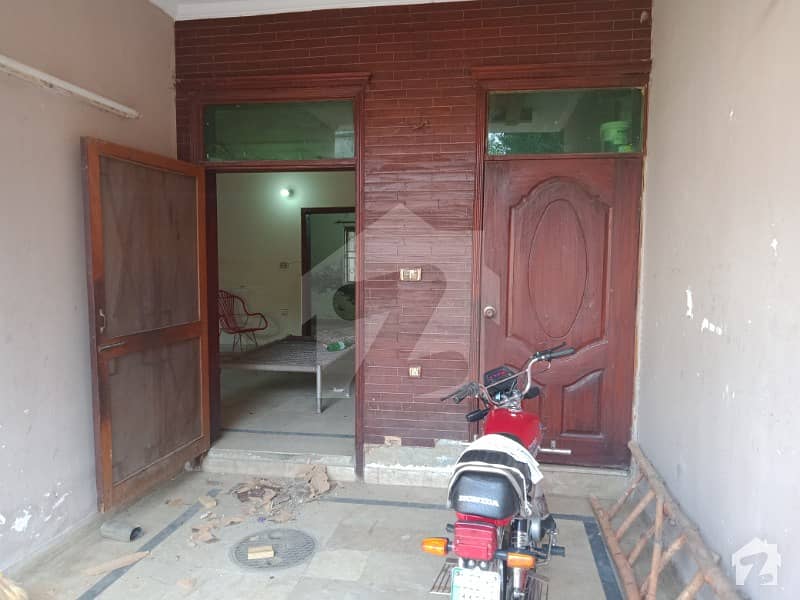 جوہر ٹاؤن فیز 2 جوہر ٹاؤن لاہور میں 3 کمروں کا 5 مرلہ مکان 45 ہزار میں کرایہ پر دستیاب ہے۔