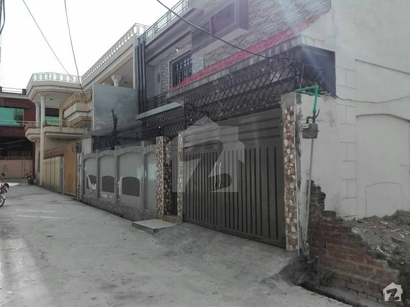 تیمور چوک گجرات میں 5 کمروں کا 8 مرلہ مکان 1. 5 کروڑ میں برائے فروخت۔