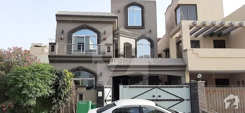 8 Marla Brand New Luxury House For Sale in Bahria Town Lahore